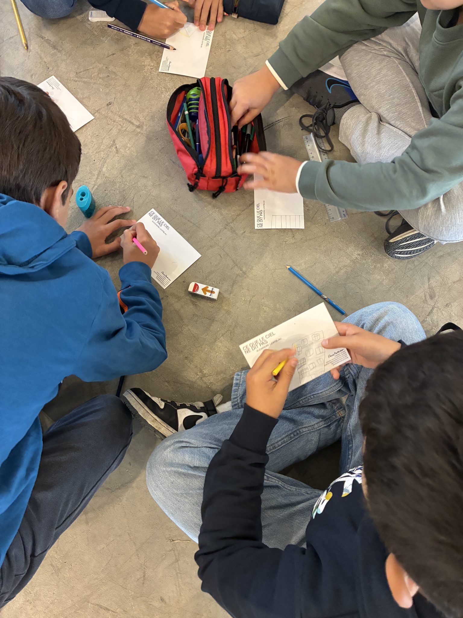 Atelier pédagogique autour de l’exposition « Ce que le ciel ne dit pas » – découverte de l’art contemporain avec Alexandre Lichtblau.